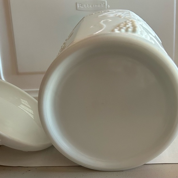 Vintage Indiana milk glass Colony Harvest Grape canister with lid. Large. - Picture 3 of 5